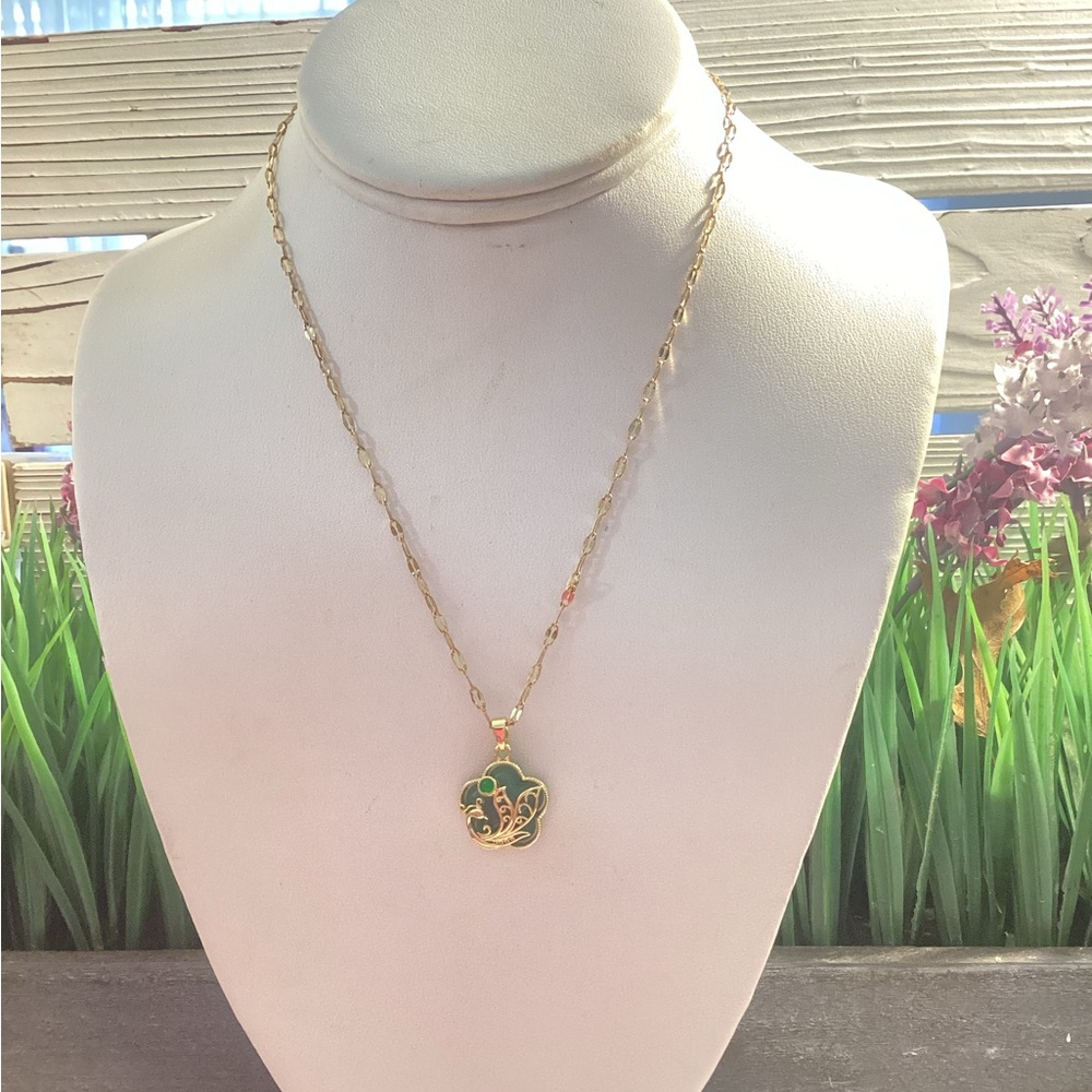 Kiki statement necklaces - Picture 3 of 9